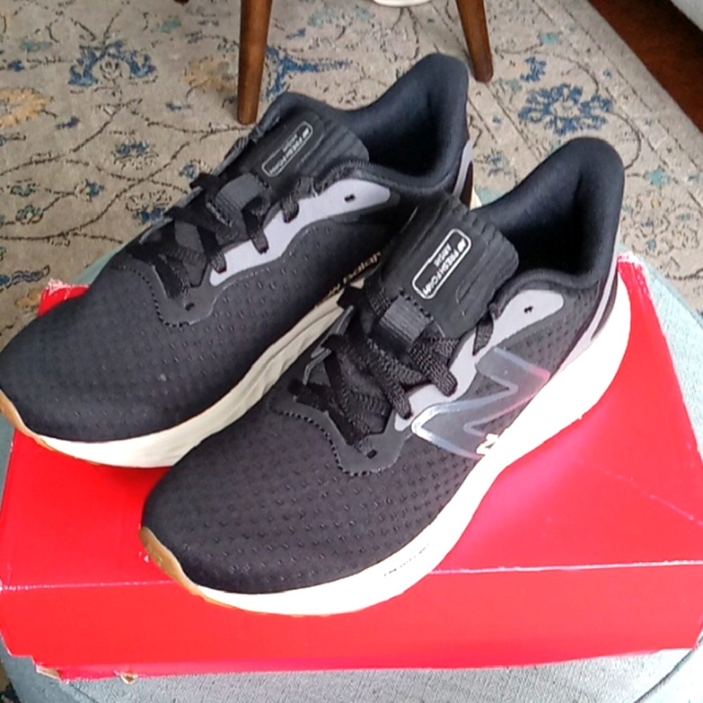 New Balance women's sneakers-NEW